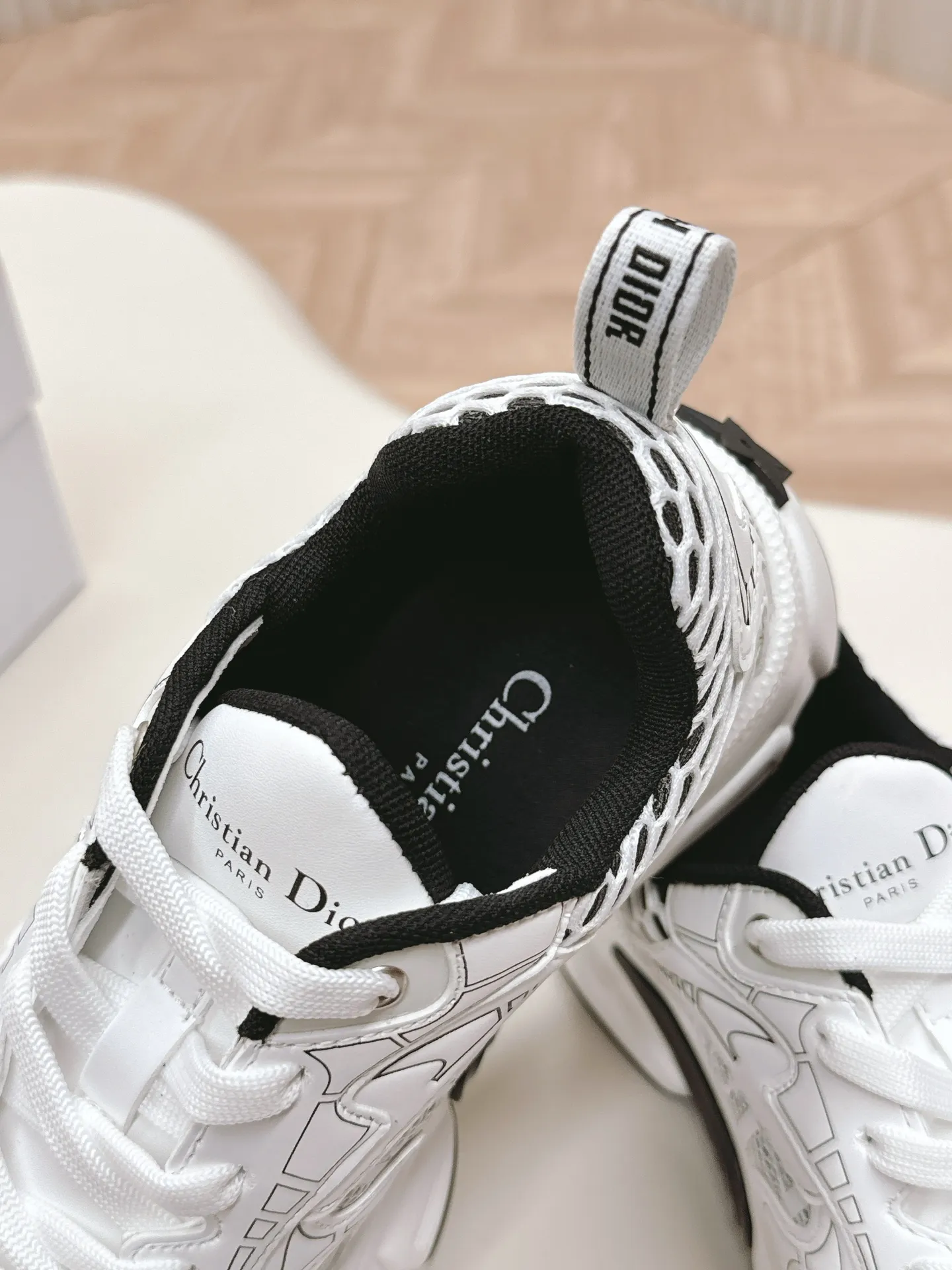 👟👟Ex-factory price 620👟👟 Hot item, star model 2024 main hot item, the newly released Dior Chrono new casual sports shoes, running shoes, dad shoes are really cool, full of futuristic feeling! Really cool! Once again interpreting Dior's concept of cool fashion, the lucky star will bless you with good luck. The new EVA sole is super light and super soft! A perfect replica of the original! Fully matched material and mold! ! 35-40